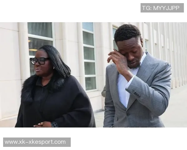 罗齐尔出庭时手铐脚镣加身穿着黄蜂队连帽衫引发关注