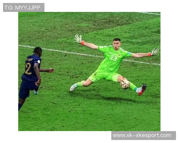 失去绝佳机会戴维精准直塞助攻孔塞桑单刀射门被门将神勇扑出